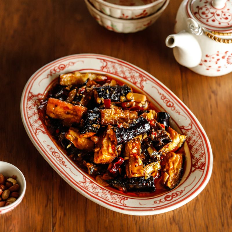 접시에 담아 맛있게 즐겨주세요.
(기호에 따라 땅콩가루를 뿌려 드셔도 좋아요)