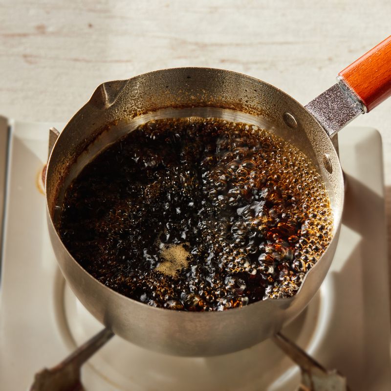 냄비에 절임물 재료를 넣고 팔팔 끓여주세요.