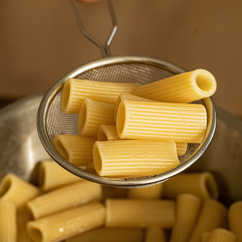 체에 밭쳐 물기를 뺀 후 식혀주세요.