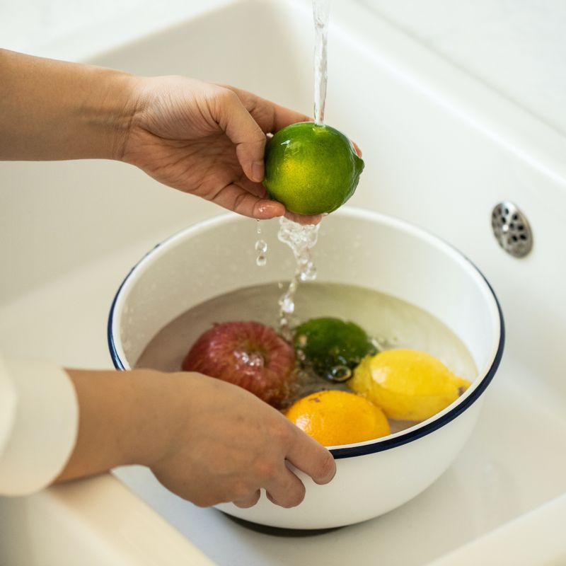 과일은 베이킹소다를 이용해서 깨끗하게 씻어주세요.