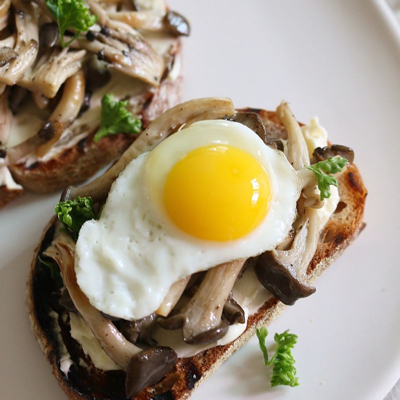 접시에 담아 마무리해주세요.