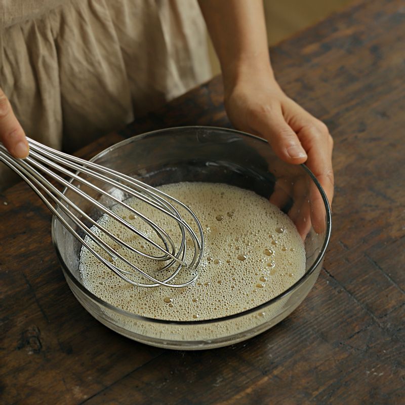 아가베 시럽, 황설탕을 넣고 섞다가 레몬즙을 넣어주세요.