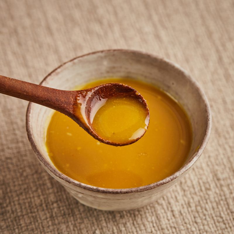 볼에 겨자소스 재료를 넣고 섞어 겨자소스를 만들어주세요.