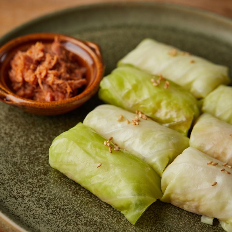 양옆을 접고 돌돌 말아 맛있게 즐겨주세요.