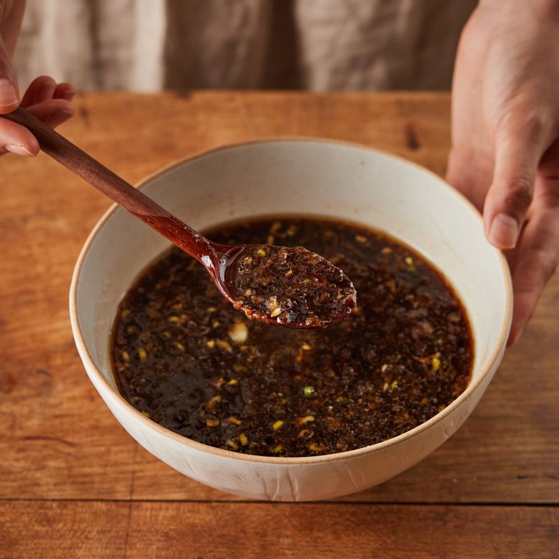 볼에 양념장 재료를 넣어 섞어주세요.