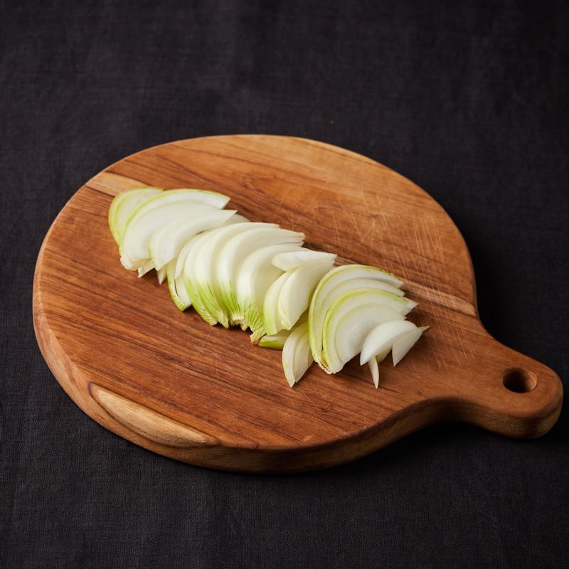 양파는 채를 썰어주세요.