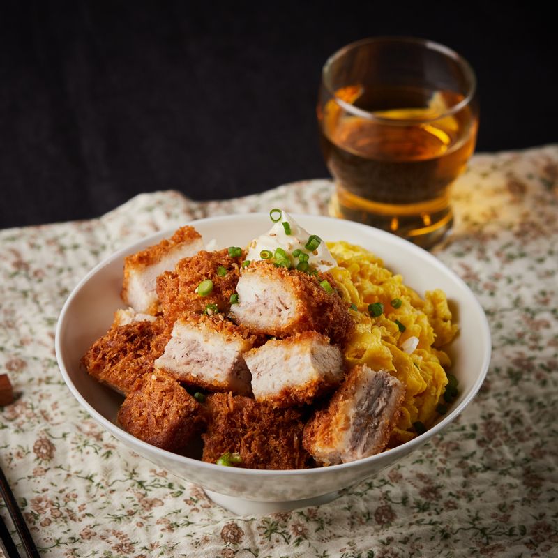 가운데 마요네즈를 짜서 올리고 쪽파와 통깨를 뿌려 완성해주세요.
(tip. 쪽파가 없을 경우 대파나 청양고추, 김가루, 파슬리 등을 뿌려 만들어도 좋아요)