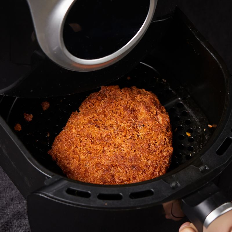 돈가스는 에어프라이어에 180도로 20분간 조리해 주세요.