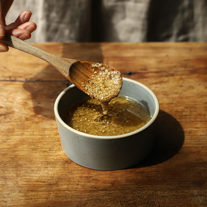 볼에 소스 재료를 넣어 섞어주세요.