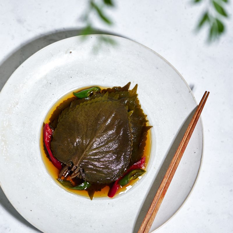 완성된 깻잎 장아찌를 밥과 함께 맛있게 즐겨주세요.