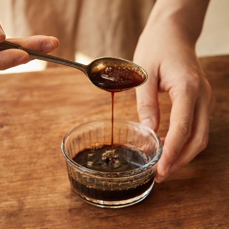 볼에 양념 재료를 넣고 섞어주세요.