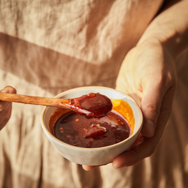 볼에 양념 재료를 넣고 섞어주세요.