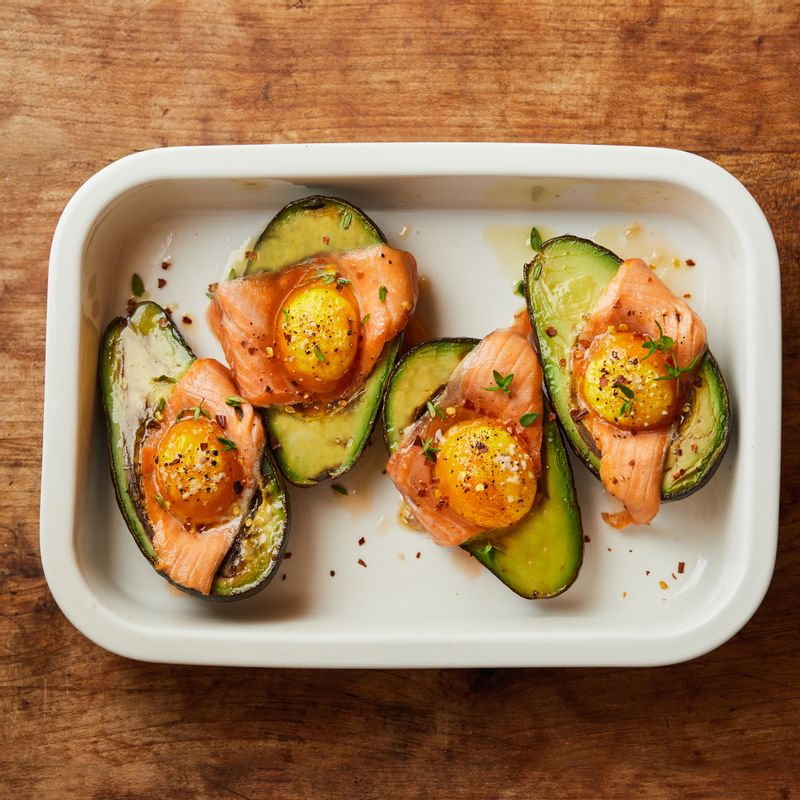 타임과 크러쉬드 레드페퍼를 뿌린 후 스푼으로 떠서 맛있게 즐겨주세요.