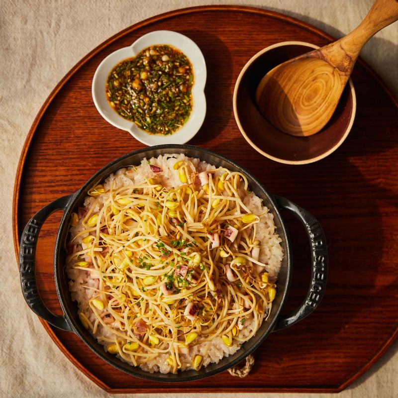 콩나물밥, 달래, 콩나물, 오징어, 솥밥, 한식, 한그릇요리, 자취요리, 혼밥, 깨
