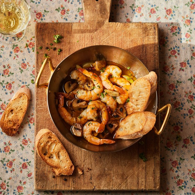 감바스, 새우, 마늘, 바게트, 양식, 스페인, 안주, 와인안주, 야식, 집들이, 초대요리, 사이드메뉴, 양송이버섯