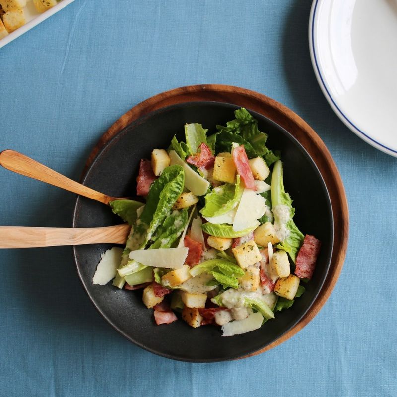 앞접시와 함께 내어 마무리해주세요.