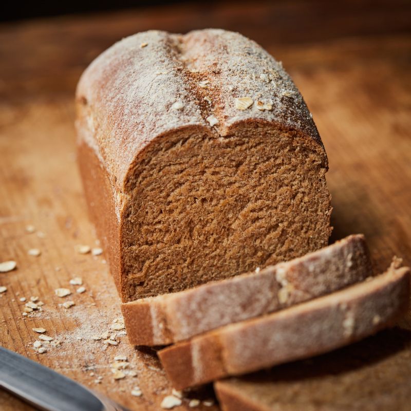 완성된 통밀빵을 한 김 식힌 후 먹기 좋게 썰어 맛있게 즐겨주세요.