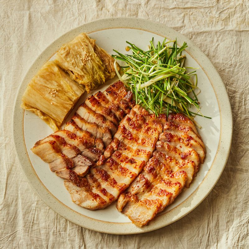 초대요리, 메인요리, 수육, 삼겹살, 돼지고기, 연말요리, 안주, 영양부추, 김치, 묵은지, 굴소스