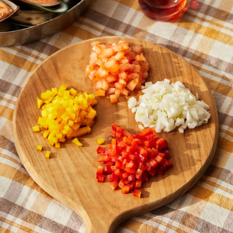 양파, 파프리카, 토마토는 잘게 다져주세요.