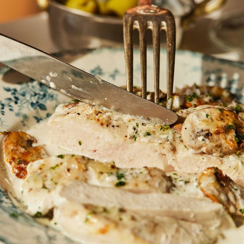 파슬리를 뿌려 맛있게 즐겨주세요.