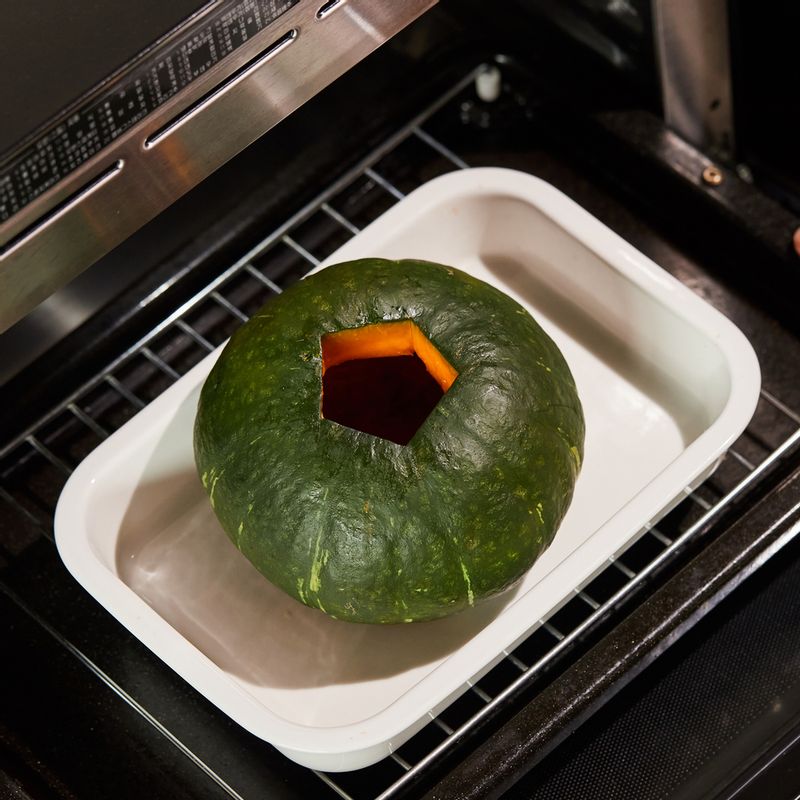 법랑 접시에 석쇠를 놓고 내열 용기를 올려 1단에 넣고 광파오븐 수동 요리 <스팀 레인지>에서 10분간 익혀주세요. * 광파오븐 스팀 물통에 물을 채우고 시작해주세요.
(tip. “오븐에 전송” 버튼을 누르면 간단하게 설정할 수 있어요.)