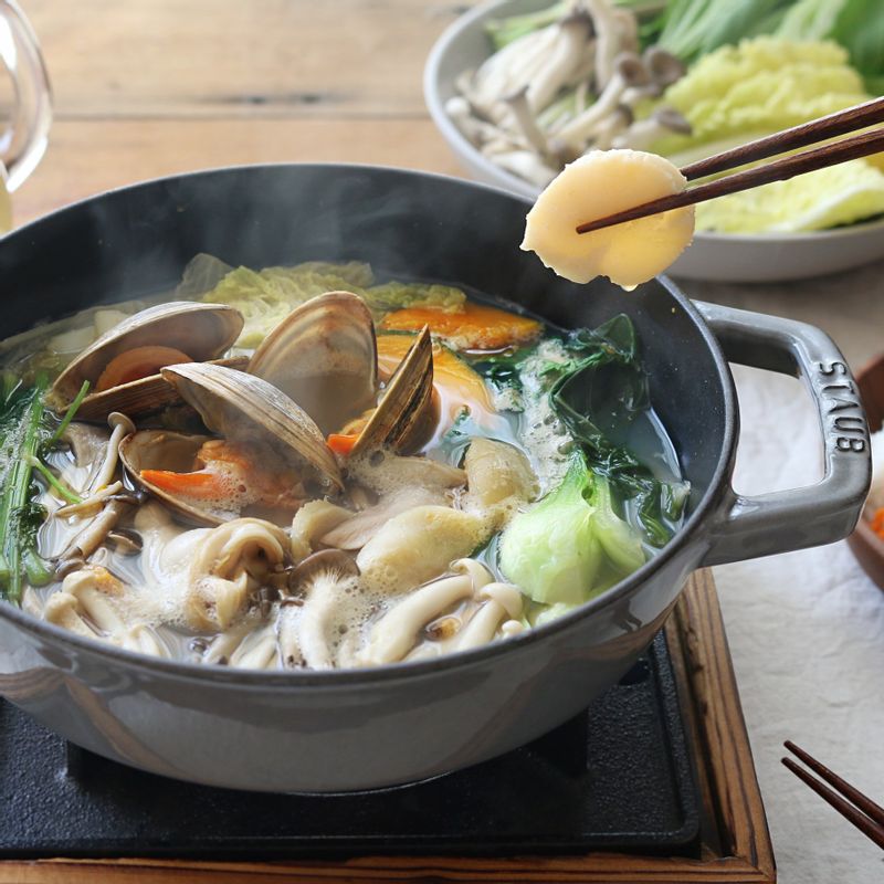 익은 것부터 건져 간장 소스를 곁들여 즐겨주세요.