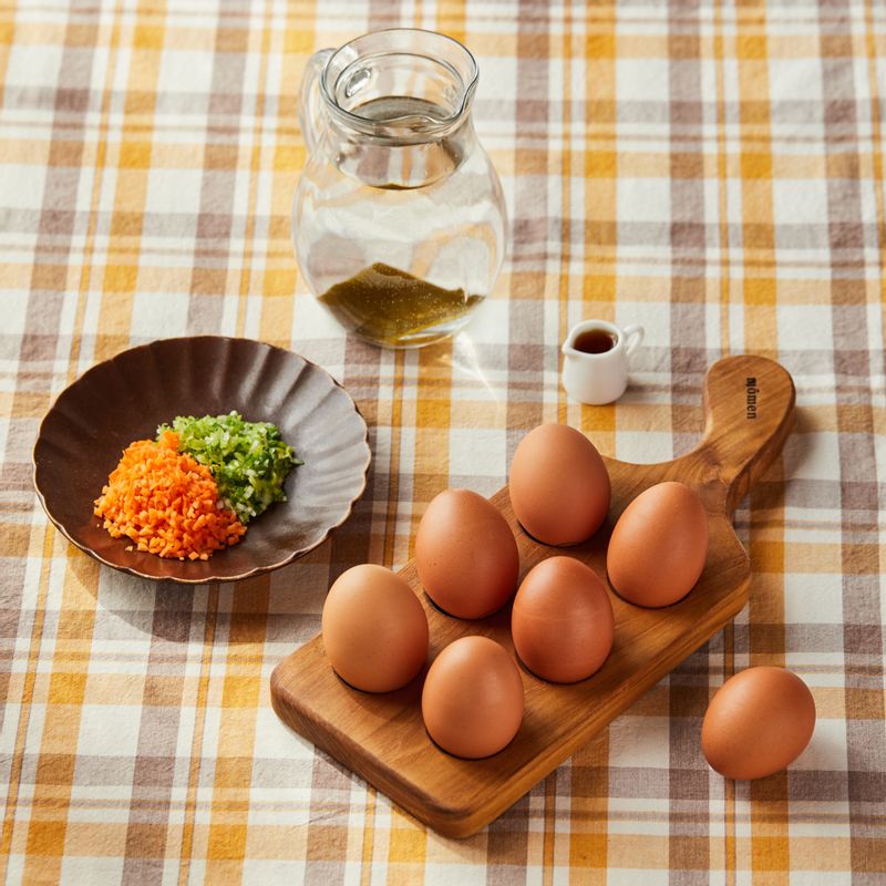 푸딩 달걀찜을 위한 재료 이미지로 달걀,다진 당근,대파,다시마 육수,맛술 등으로 구성 되어있습니다.