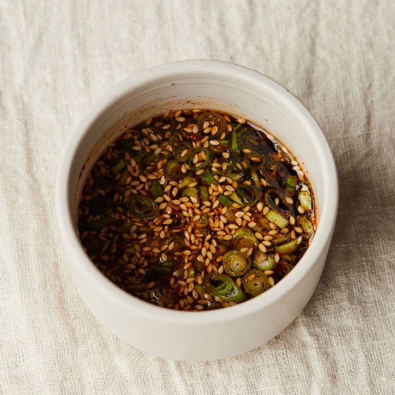 볼에 간장 양념 재료를 넣고 섞어주세요.