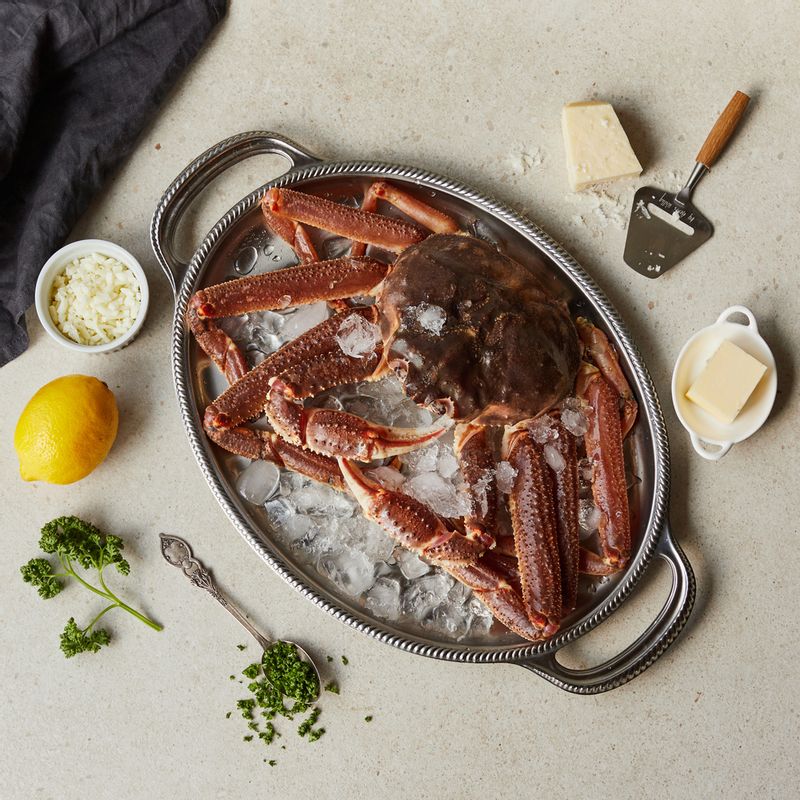 대게 버터구이을 위한 재료 이미지로 대게,레몬 등으로 구성 되어있습니다.