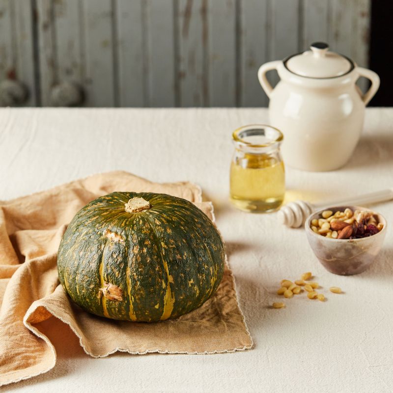 꿀소스 단호박구이을 위한 재료 이미지로 단호박 등으로 구성 되어있습니다.