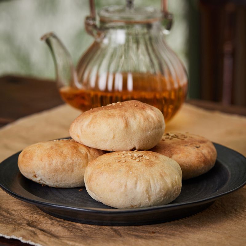 구워진 호떡을 뒤집어 식힌 후 맛있게 즐겨주세요.