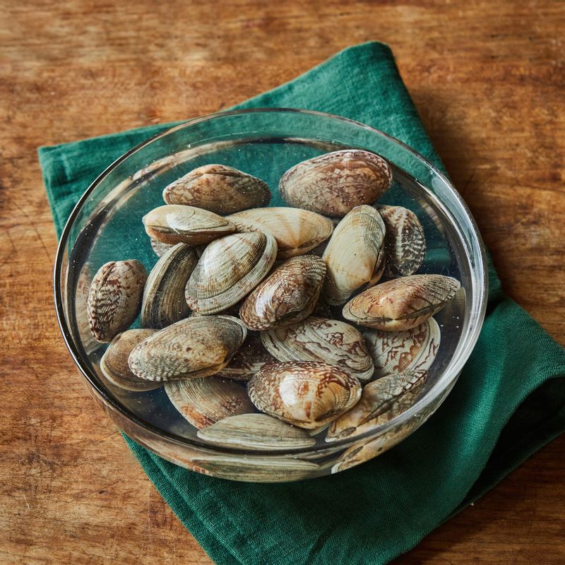 바지락은 해감하고 깨끗이 씻어 준비해 주세요.