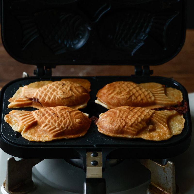 약한 불에서 앞뒤로 5분 정도씩 구워 맛있게 즐겨주세요.