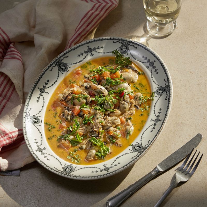 소금을 살짝 뿌려 간을 한 다음 버터를 넣어 골고루 섞어주세요. 마지막으로 바질과 엑스트라 버진 올리브오일, 백 후춧가루를 뿌린 후 맛있게 즐겨주세요.
(tip. 버터 대신 올리브오일을 사용해도 괜찮아요)