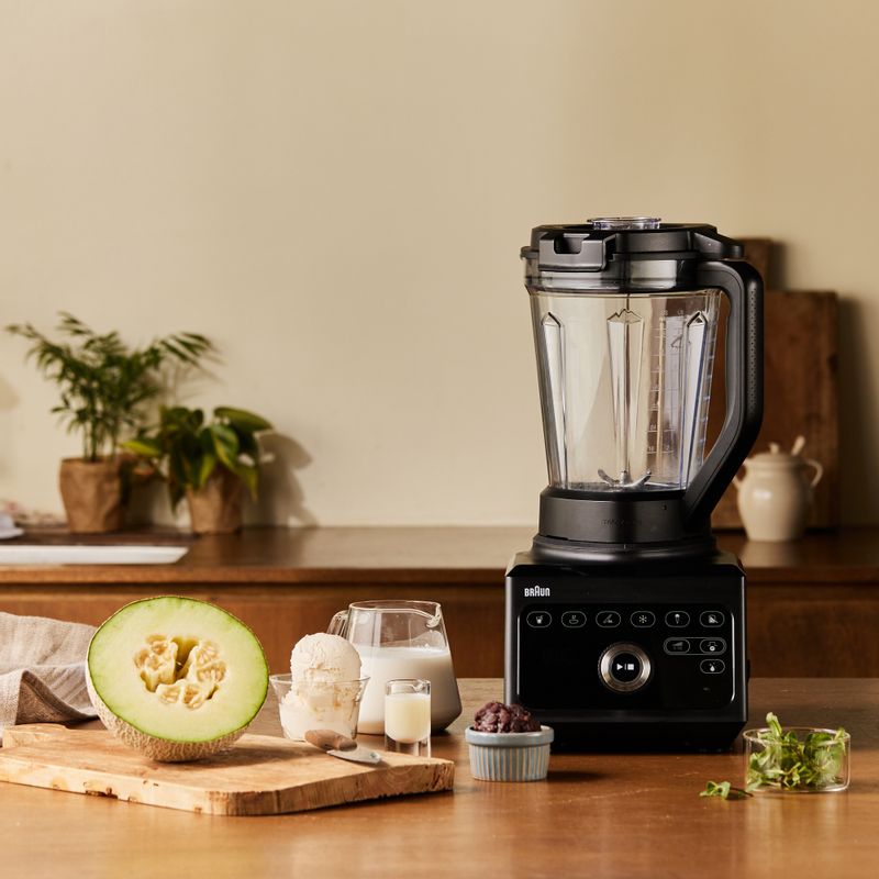 멜론빙수을 위한 재료 이미지로 멜론,우유,아이스크림,연유,민트잎(생략 가능) 등으로 구성 되어있습니다.