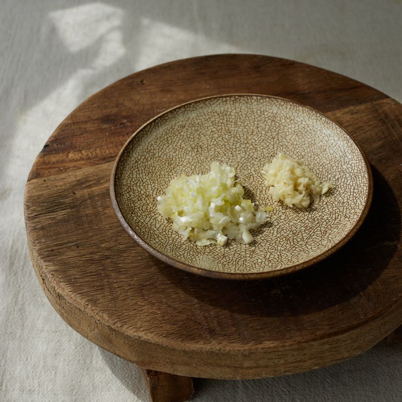 마늘과 대파는 잘게 다져주세요.