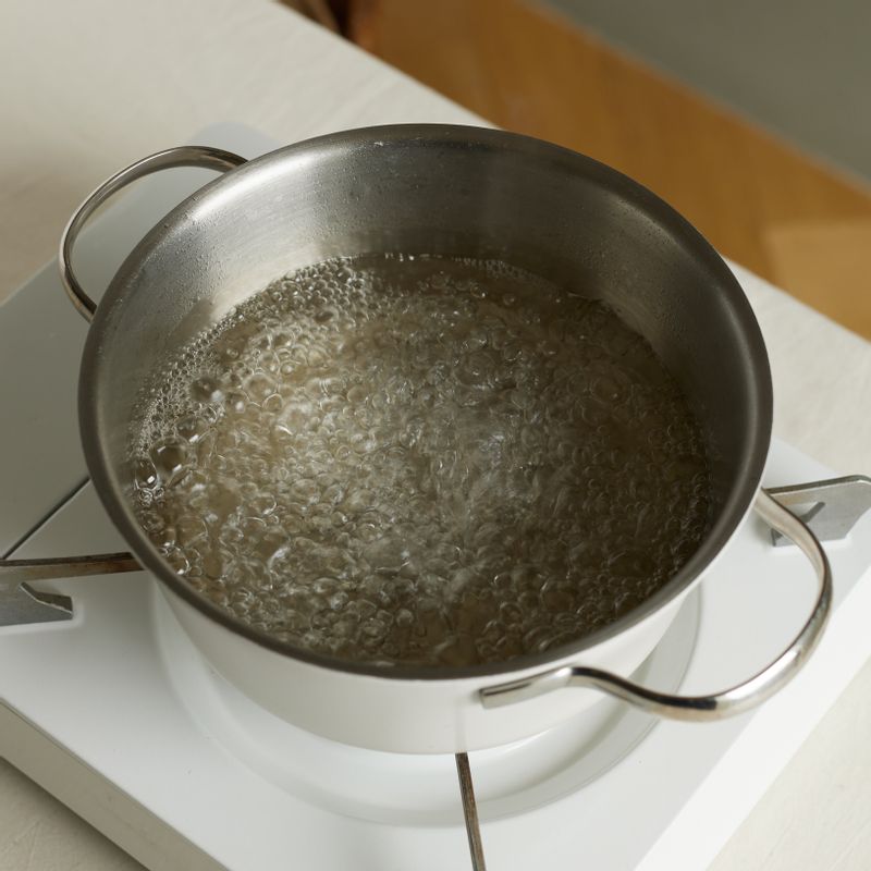 냄비에 절임 물 재료를 넣고 끓여주세요.