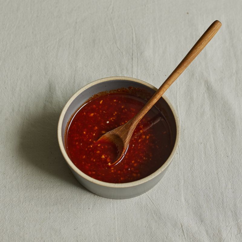 볼에 초고추장 재료를 넣어 섞어주세요.