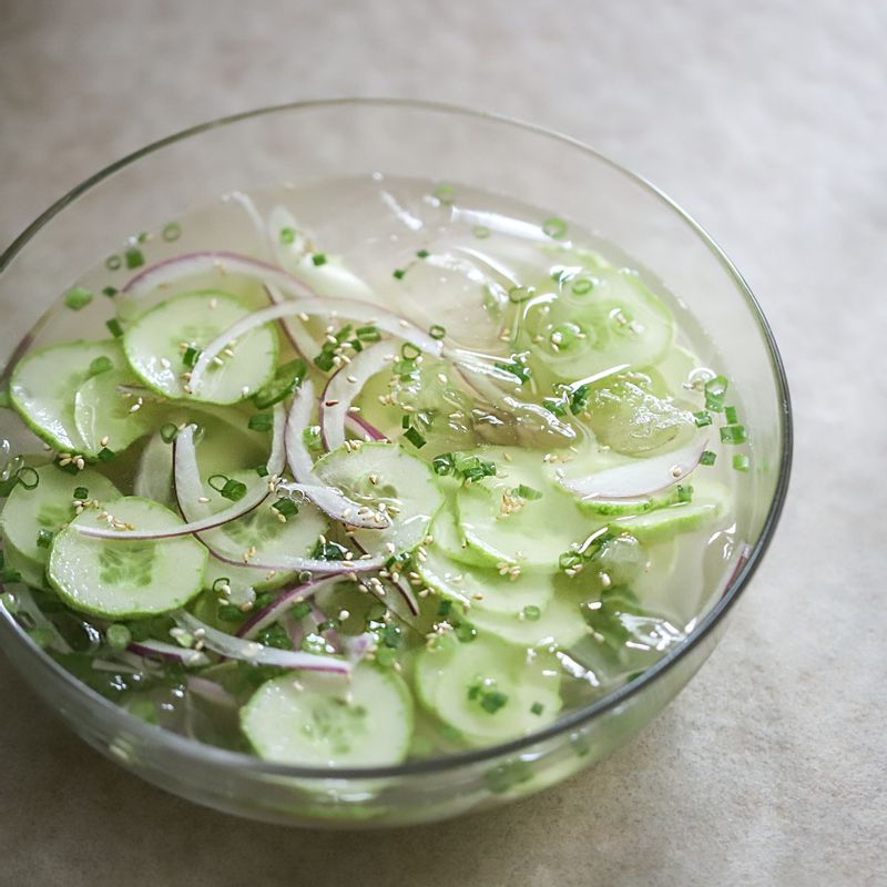 마지막에 통깨를 뿌리고 취향에 따라 참기름을 약간 넣어주세요.
