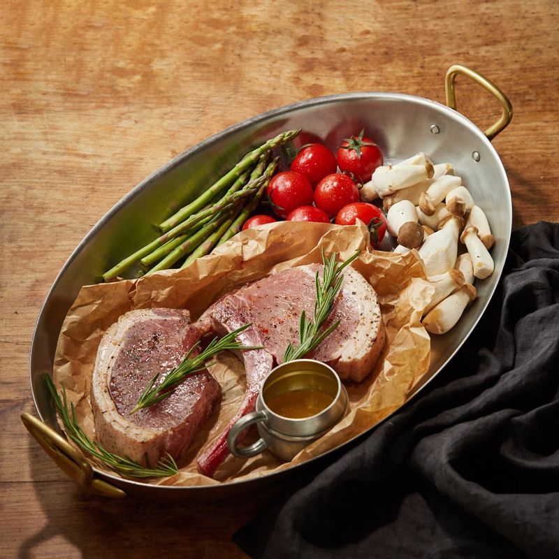 돈마호크을 위한 재료 이미지로 돈마호크,녹인 버터 등으로 구성 되어있습니다.