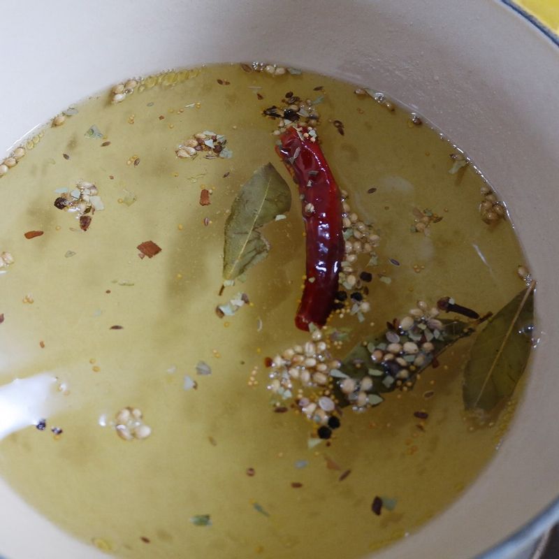 냄비에 피클주스 재료를 넣고 끓여주세요.