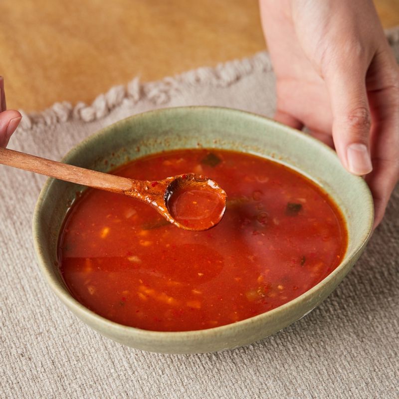 볼에 양념 재료를 넣고 섞어주세요.