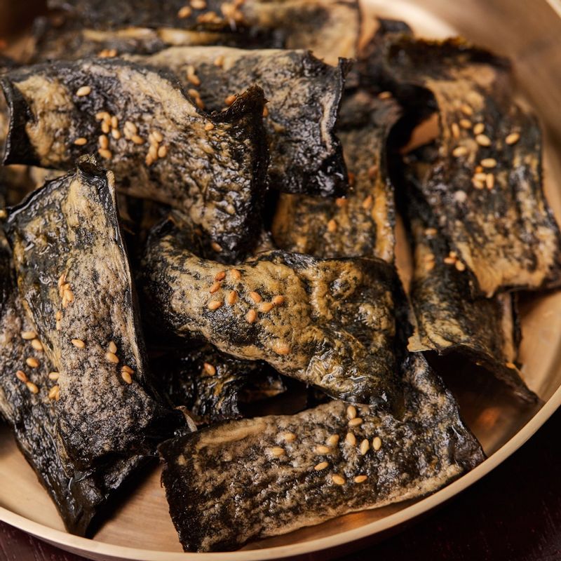 완성된 김부각을 한 김 식힌 후 맛있게 즐겨주세요.