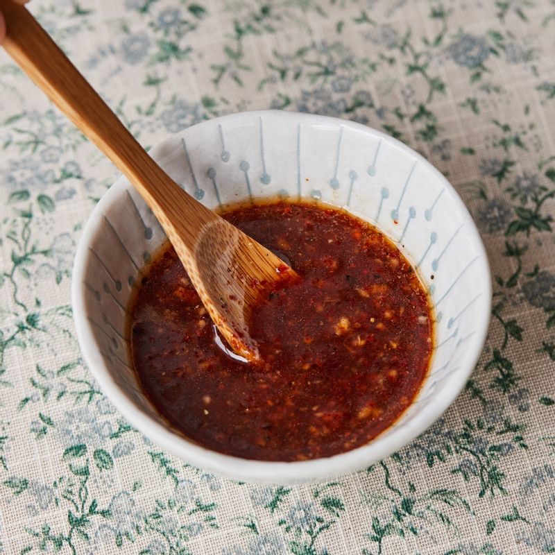 볼에 양념장 재료를 넣고 섞어주세요.