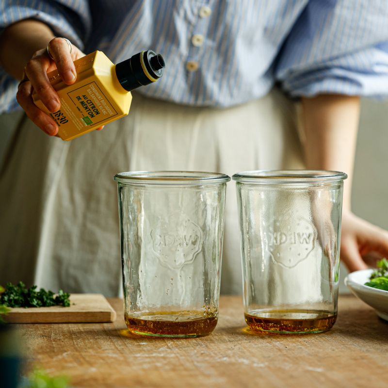 볼에 드레싱 재료를 넣고 섞어주세요.