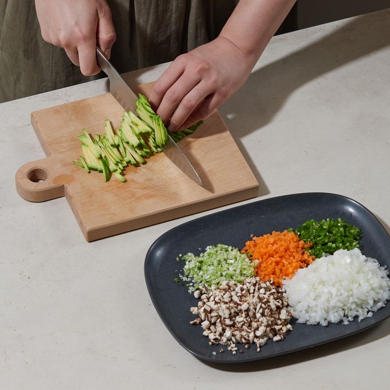 양파, 당근, 애호박, 청양고추, 대파, 표고버섯은 잘게 다져주세요.