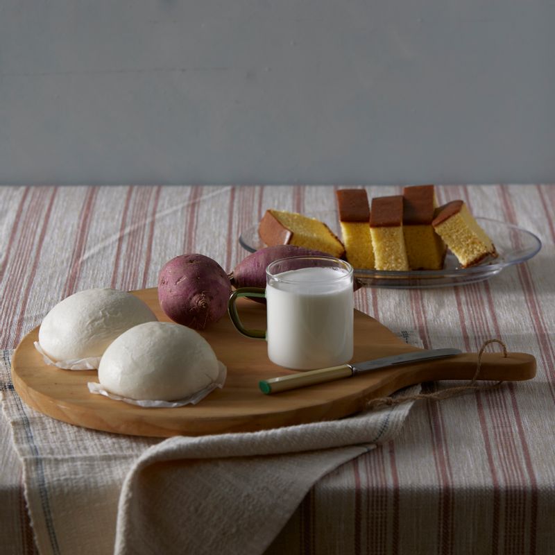 카스테라 호빵을 위한 재료 이미지로 단팥 호빵,고구마,생크림,설탕,카스테라 빵 등으로 구성 되어있습니다.