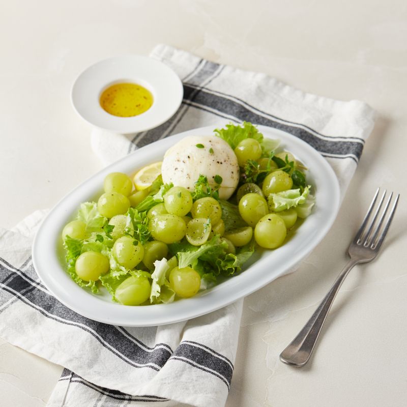 샐러드,샐러드종류,샐러드추천,과일샐러드,샤인머스캣,부라타치즈,샤인머스캣부라타치즈샐러드,브런치,브런치메뉴,브런치추천,샐러드레시피,샤인머스캣부라타치즈샬러드레시피,샤인머스캣부라타치즈샐러드만드는법,샤인머스켓