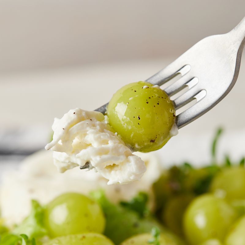 드레싱을 뿌려 맛있게 즐겨주세요.