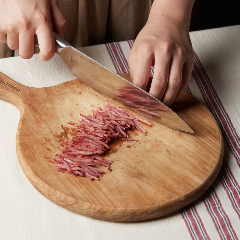 구운 베이컨은 잘게 다져주세요.